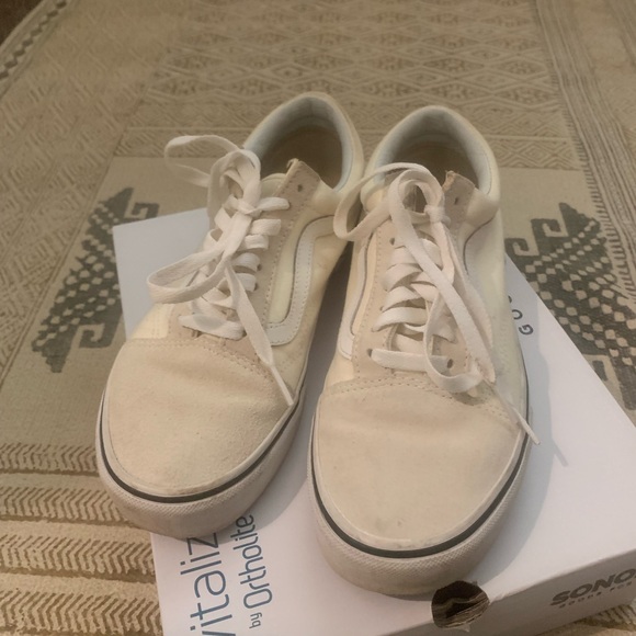 Cream and white old school vans - Picture 4 of 8